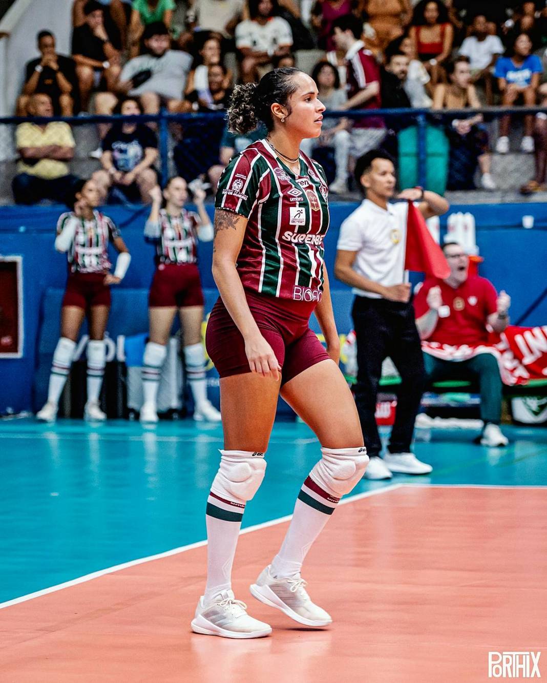 Ünlü voleybolcuyu görenler şaştı kaldı: 5 aylık hamileyken maça çıktı! 8